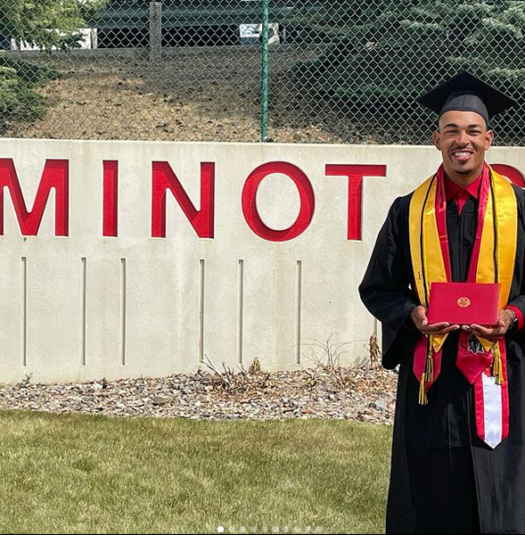 https://www.minotstateu.edu/images/social-media-uploads/0620/052421---Inst---Grad3.jpg